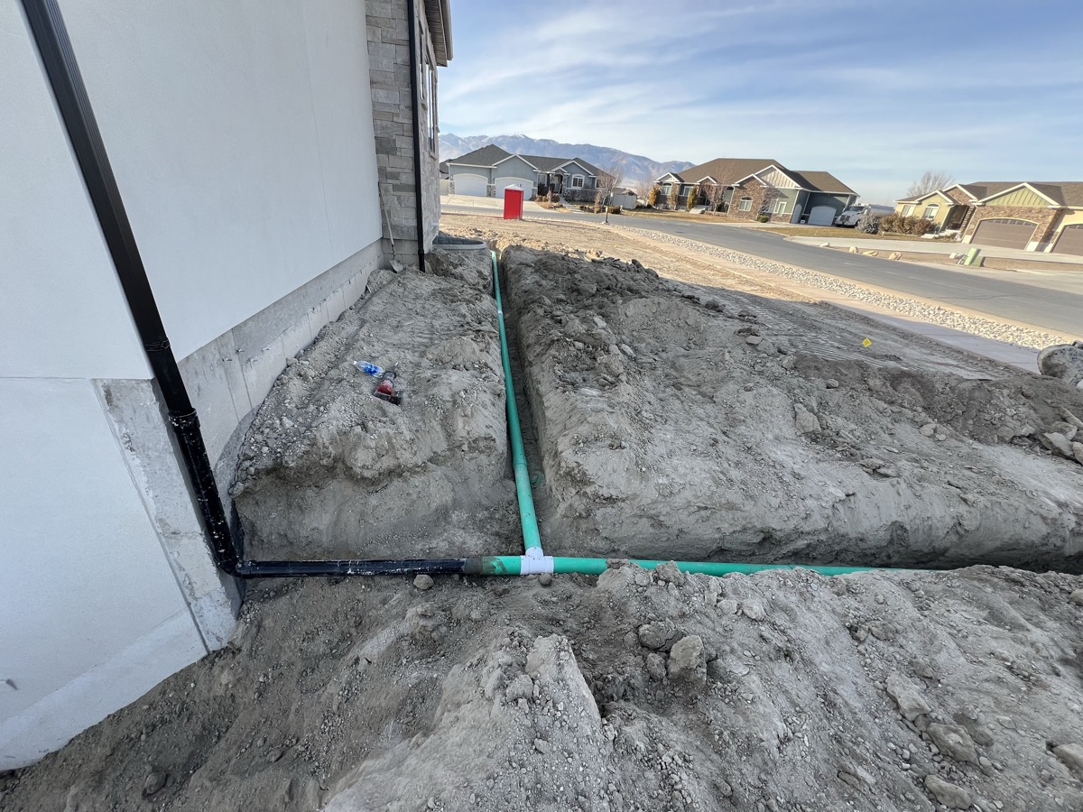 Drainage pipe installation along foundation