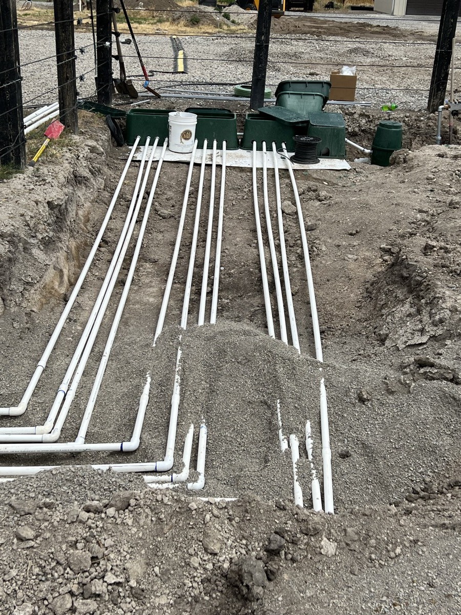 Sprinkler system pipe manifold layout